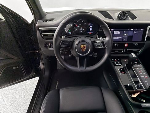 Certified 2026 Porsche Macan AWD/4WD image 17
