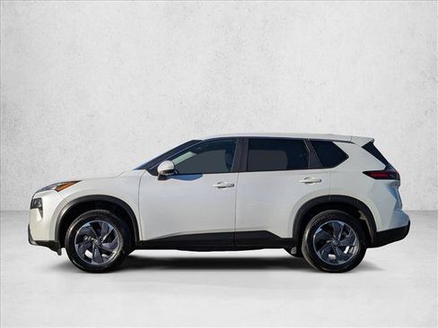 Used 2024 Nissan Rogue SV image 9