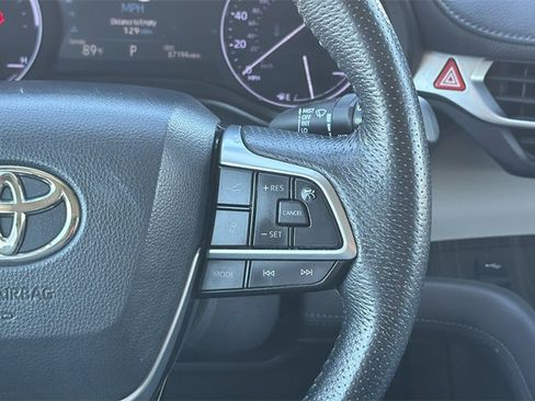 Used 2021 Toyota Sienna Limited image 20