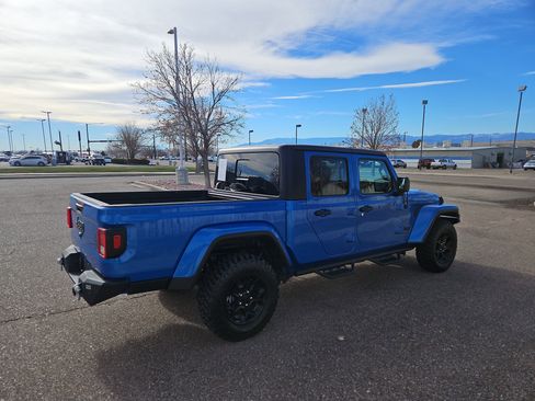 Used 2023 Jeep Gladiator Willys image 3