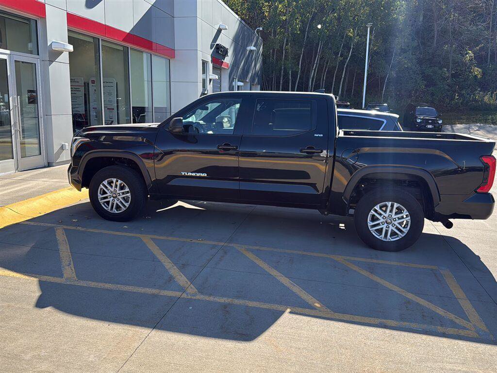 Used 2026 Toyota Tundra SR5 w/ SR5 Premium Package AWD/4WD image 14