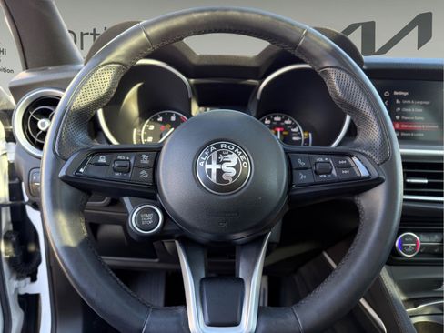 Used 2023 Alfa Romeo Stelvio Ti AWD/4WD image 11