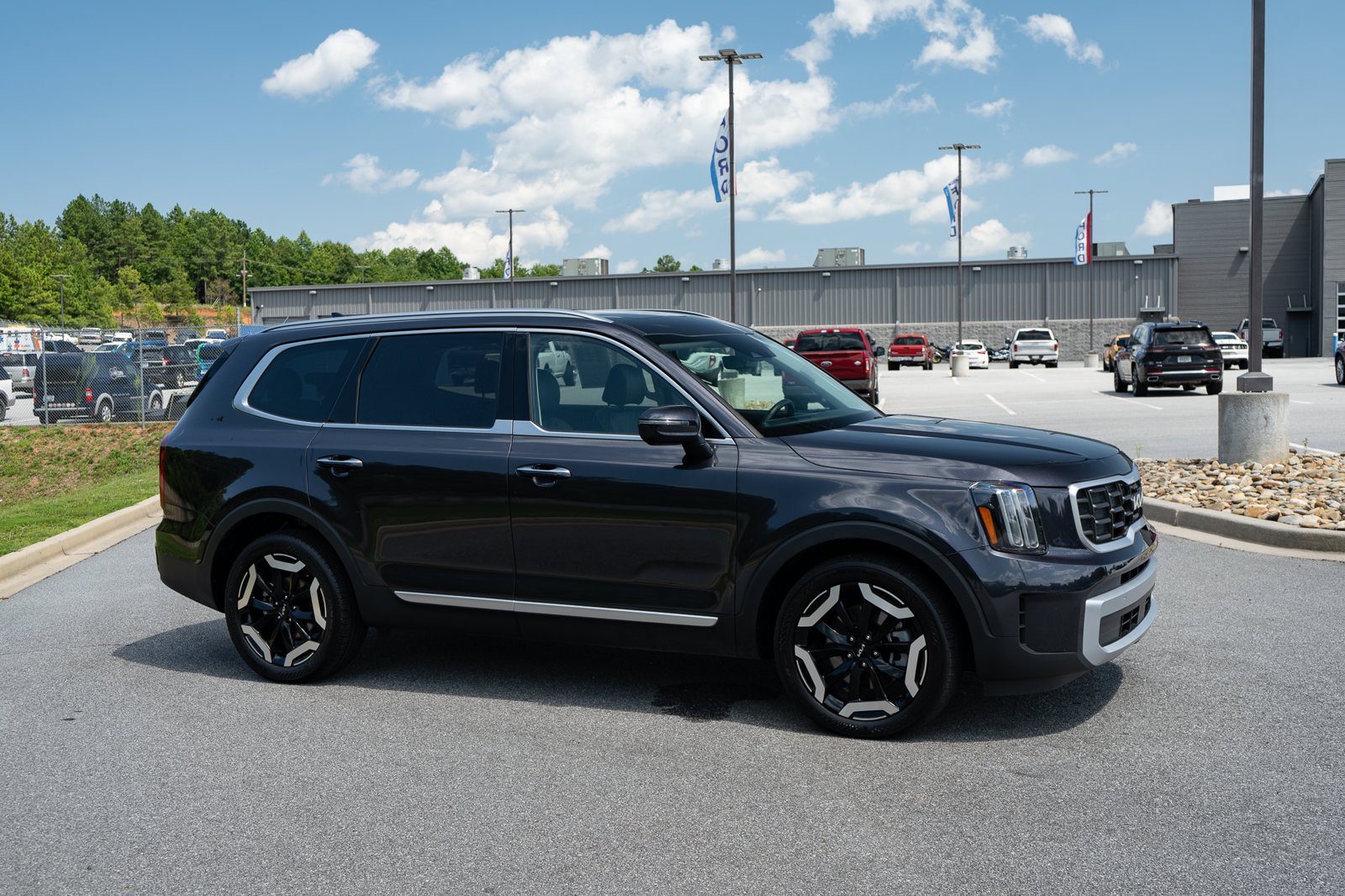 Used 2025 Kia Telluride S FWD image 12
