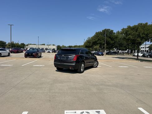 Used 2018 Cadillac XT5 Luxury w/ Driver Awareness Package FWD image 2