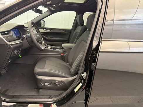 New 2025 Jeep Grand Cherokee Laredo X image 15