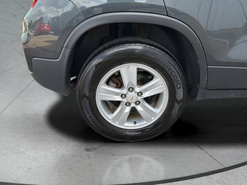 Used 2018 Chevrolet Trax LT w/ LT Convenience Package AWD/4WD image 32