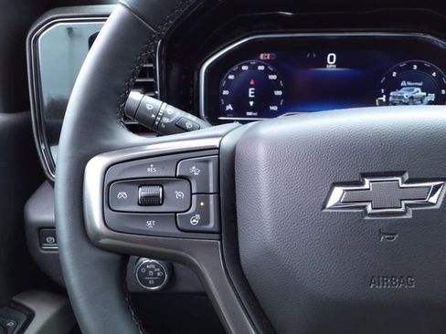 Used 2024 Chevrolet Silverado 2500 ZR2 w/ Technology Package image 31