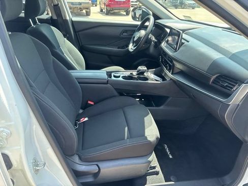Used 2024 Nissan Rogue S AWD/4WD image 19