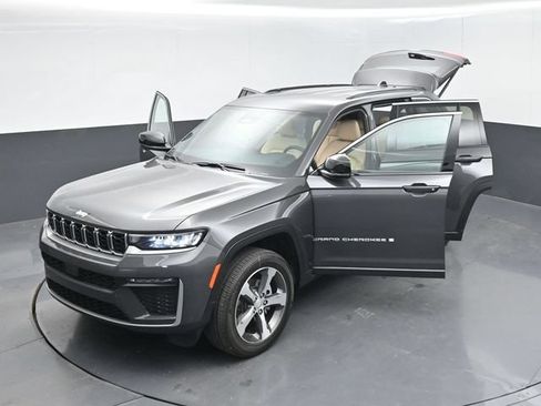 New 2026 Jeep Grand Cherokee Limited RWD image 52