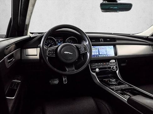 Used 2020 Jaguar XF Premium AWD/4WD image 19