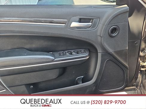 Used 2017 Chrysler 300 Limited RWD image 9