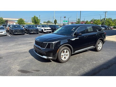 Used 2026 Kia Sorento LX FWD image 2