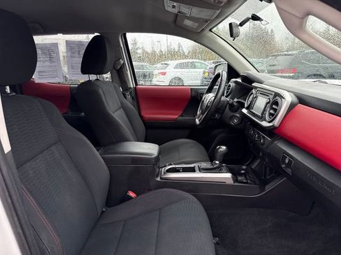 Used 2016 Toyota Tacoma SR5 image 10