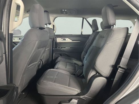Used 2025 Ford Explorer Active AWD/4WD image 17