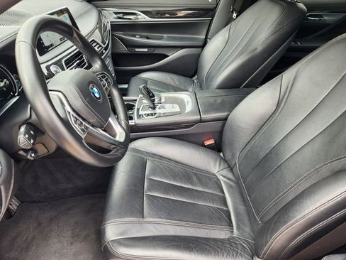 Used 2017 BMW 740i image 13