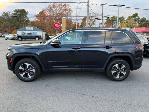 Used 2023 Jeep Grand Cherokee 4WD 4xe image 3