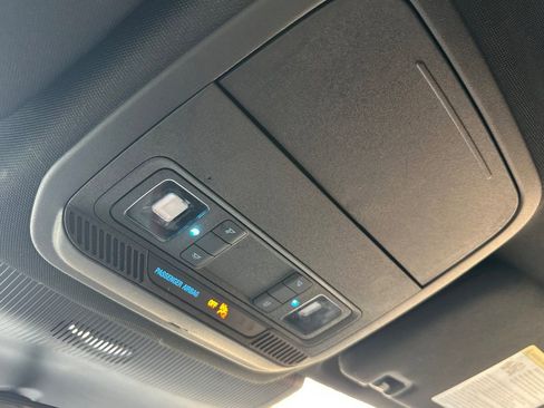 Used 2025 Ford Explorer ST-Line w/ ST-Line Street Pack image 25