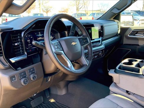 Used 2025 Chevrolet Silverado 1500 LT image 17