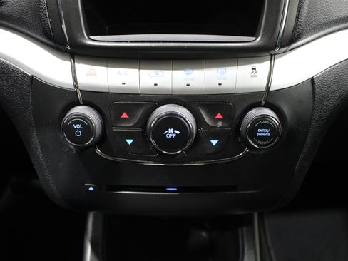 Used 2018 Dodge Journey SE w/ Blacktop Package FWD image 15