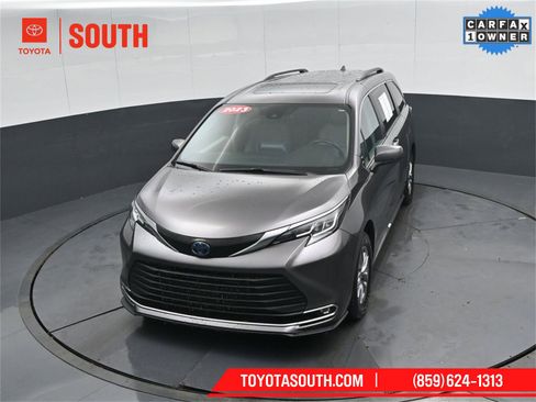 Used 2023 Toyota Sienna XLE image 57