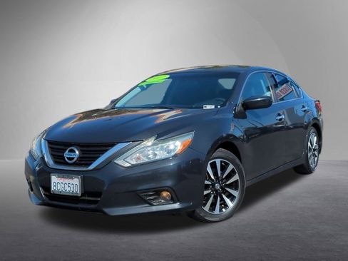 Used 2017 Nissan Altima 2.5 SV image 1