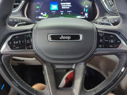 Used 2022 Jeep Grand Cherokee Overland w/ Advanced Protech Group III image 25