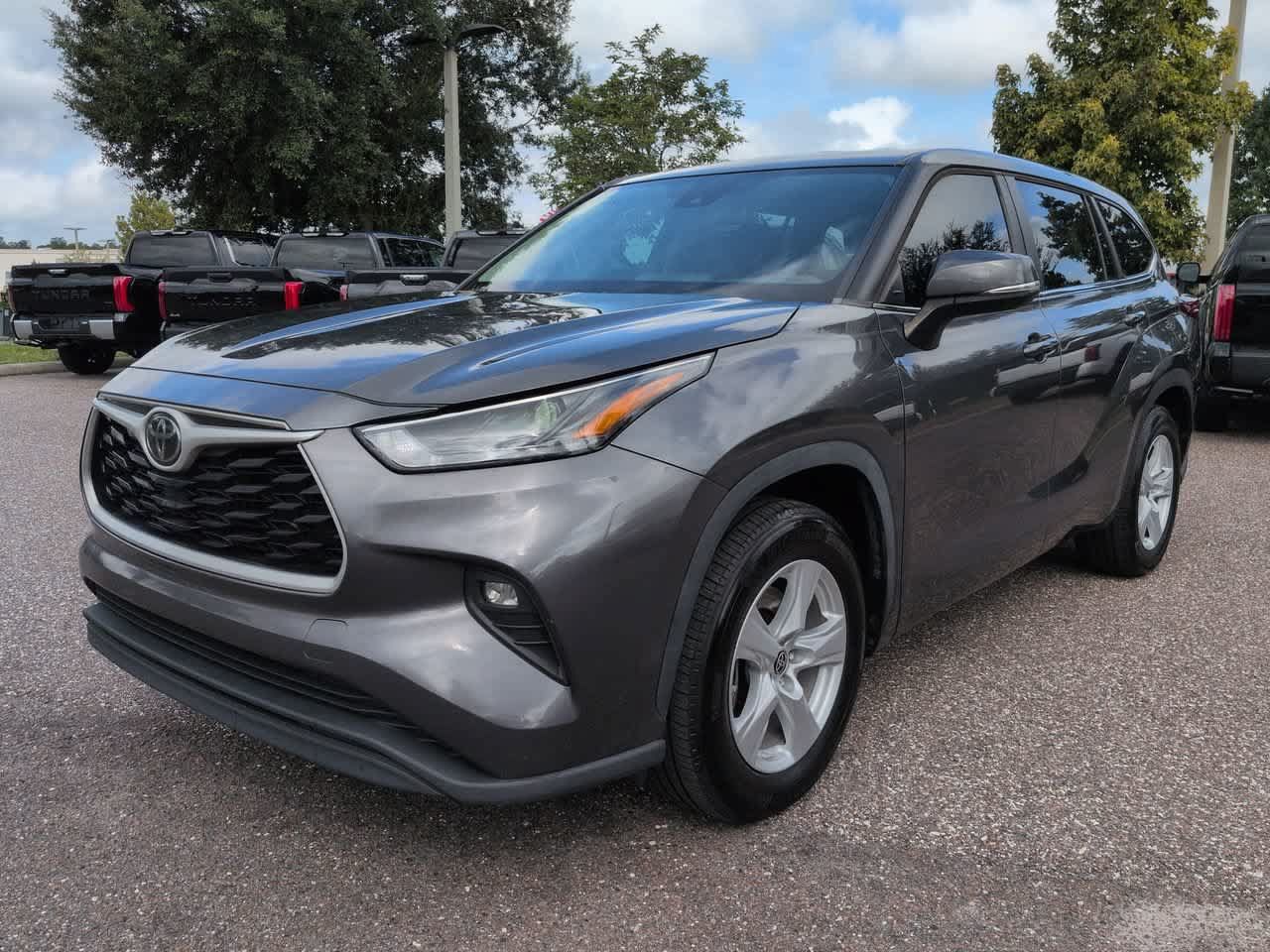 Used 2023 Toyota Highlander LE FWD image 2