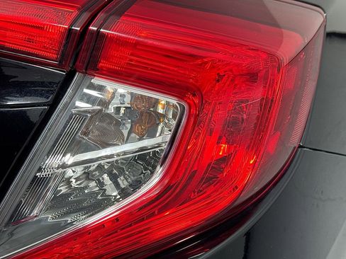 Used 2018 Honda Civic EX image 33