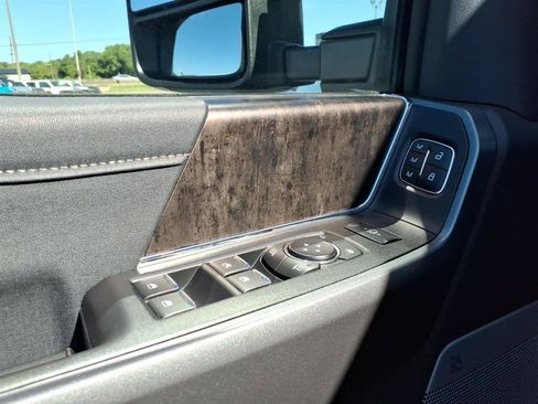 Used 2025 Ford F250 Lariat AWD/4WD image 6