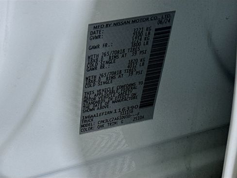 Used 2024 Nissan Titan SV w/ SV Convenience Package image 12