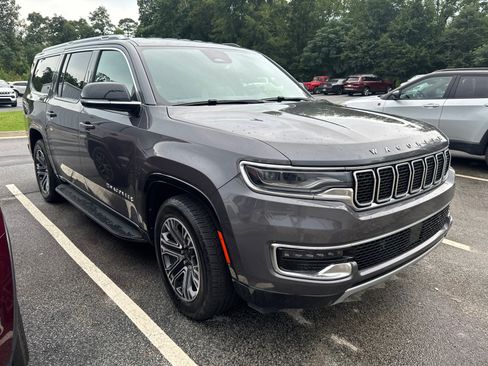 Used 2024 Jeep Wagoneer L Series II w/ Flexible Seating Group AWD/4WD image 3