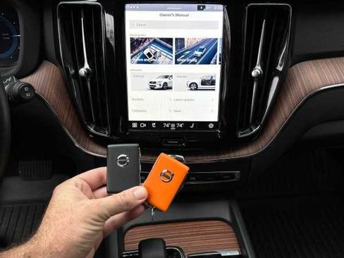 Used 2024 Volvo XC60 T8 Plus w/ Protection Package Premier image 5