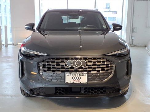 Used 2025 Audi Q5 Premium Plus w/ Premium Plus image 2