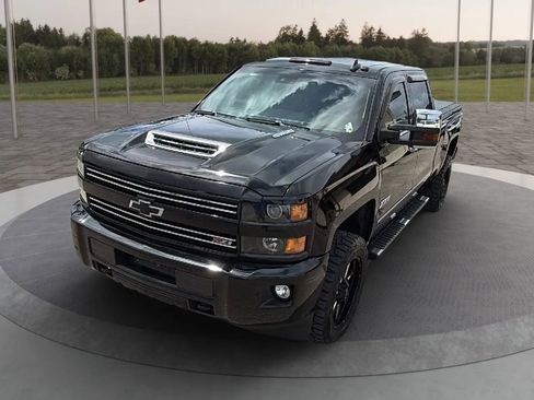 Used 2019 Chevrolet Silverado 2500 LTZ w/ Duramax Plus Package AWD/4WD image 10