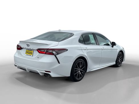 Used 2023 Toyota Camry SE image 5