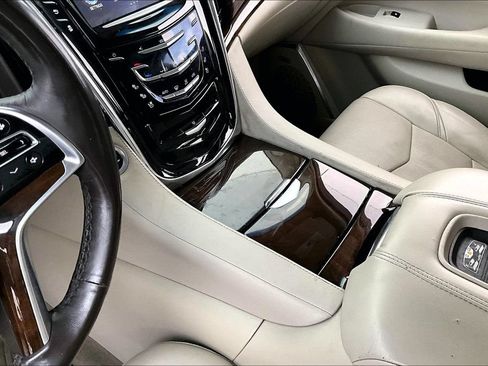 Used 2017 Cadillac Escalade Luxury AWD/4WD image 16