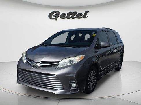Used 2018 Toyota Sienna XLE w/ XLE Navigation Package image 1