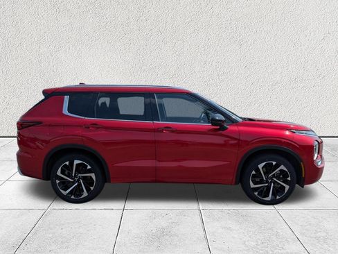 Used 2024 Mitsubishi Outlander SEL FWD image 2