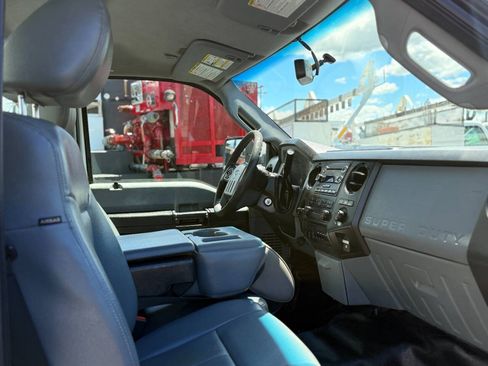 Used 2016 Ford F550 2WD Regular Cab Super Duty image 35