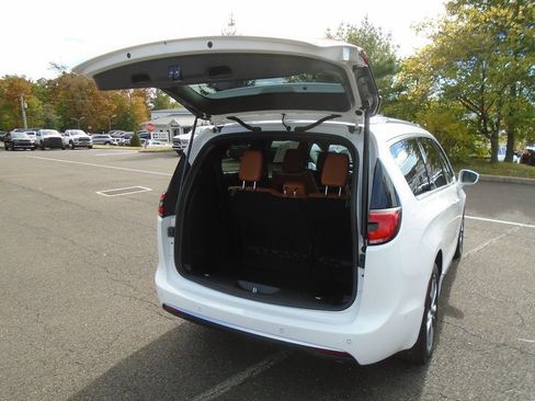 Certified 2024 Chrysler Pacifica Pinnacle image 22