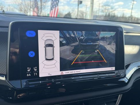 Used 2024 Volkswagen Atlas Cross Sport SEL R-Line image 28