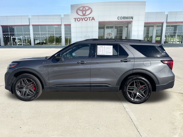 Used 2025 Ford Explorer ST-Line w/ ST-Line Street Pack AWD/4WD image 2