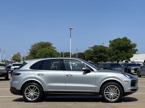 Used 2023 Porsche Cayenne AWD/4WD image 3