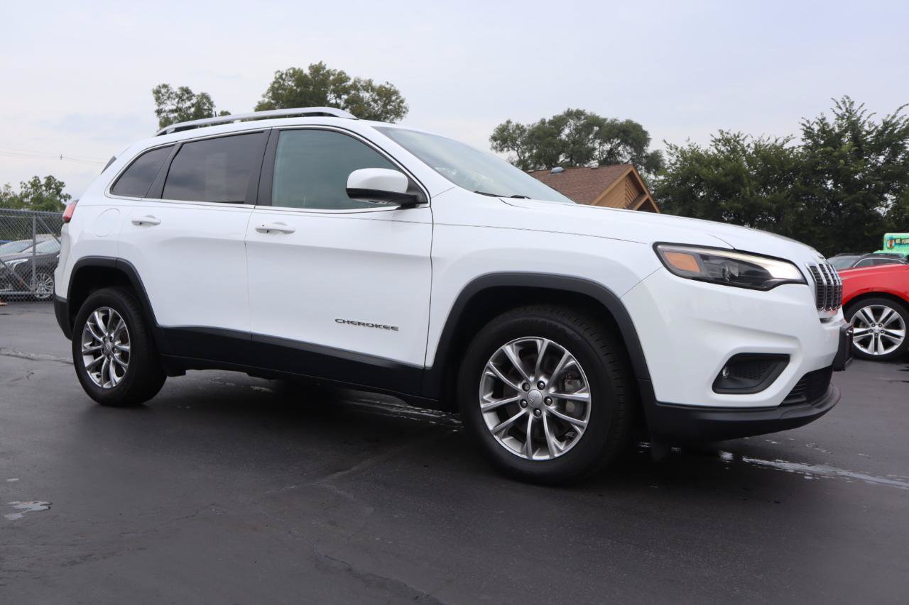 Used 2019 Jeep Cherokee Latitude Plus w/ Cold Weather Group FWD image 7