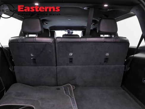 Used 2023 Jeep Wagoneer Series III w/ Preferred Equipment Group RWD image 9