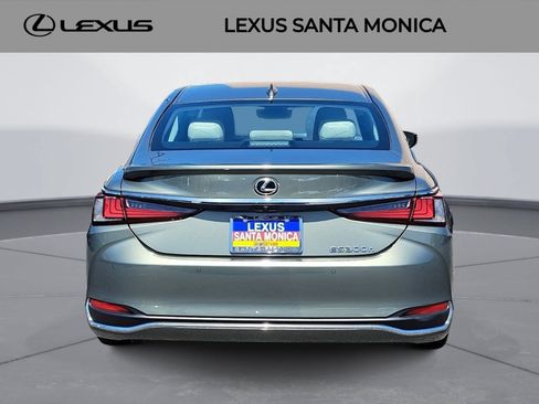 Used 2025 Lexus ES 300h Ultra Luxury w/ Accessory Package (Z2) FWD image 6