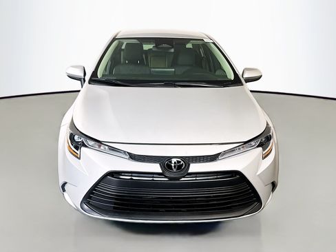 Used 2024 Toyota Corolla LE FWD image 2