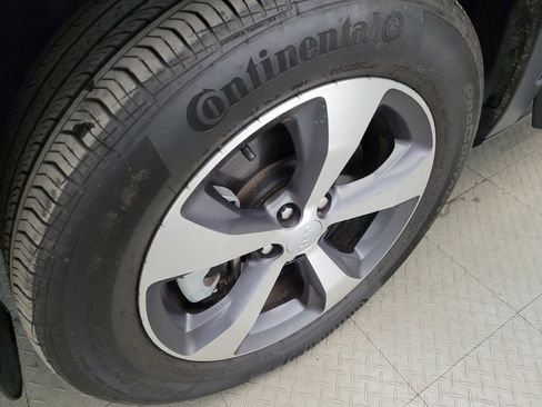 Used 2021 Jeep Cherokee Limited image 31