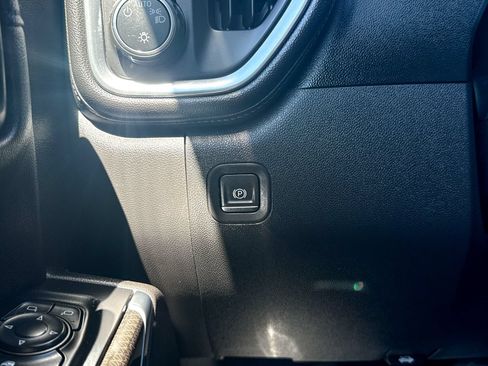Used 2020 Chevrolet Silverado 1500 RST AWD/4WD image 41