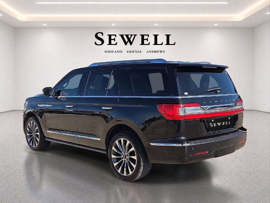 Used 2018 Lincoln Navigator Select w/ Technology Package RWD image 3